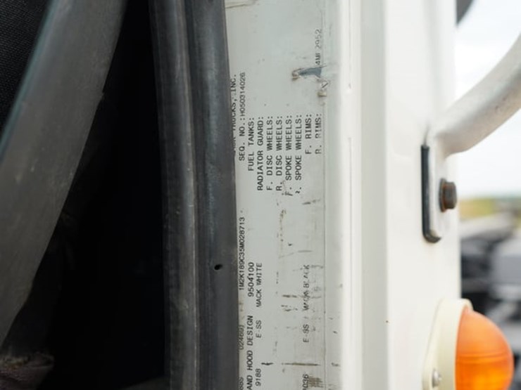 2005-mack-mr688s-image-10