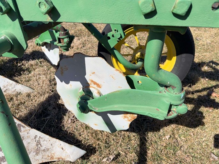 john-deere-pull-type-two-bottom-plow-image-15