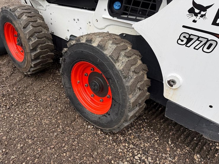 2022-bobcat-s770-image-15