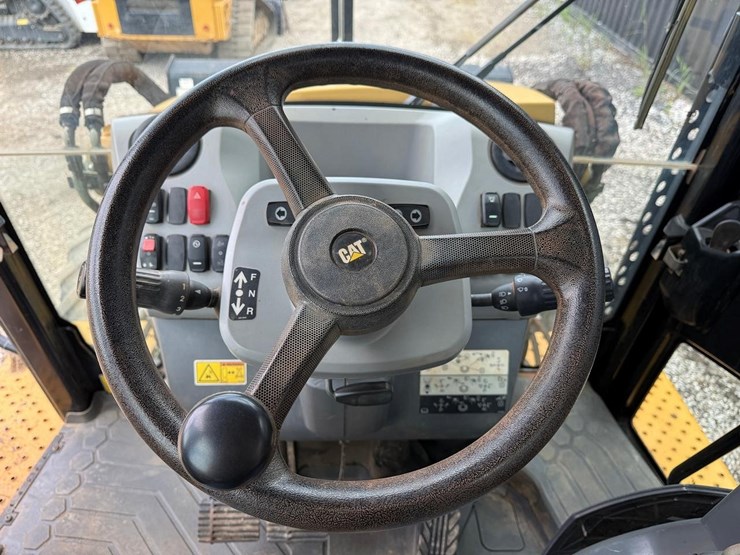 2018-caterpillar-440-image-21