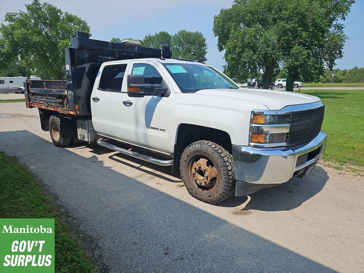 2015-chevrolet-3500-image-4