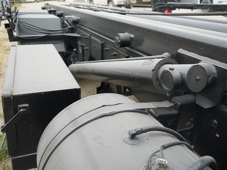 2005-mack-mr688s-image-36