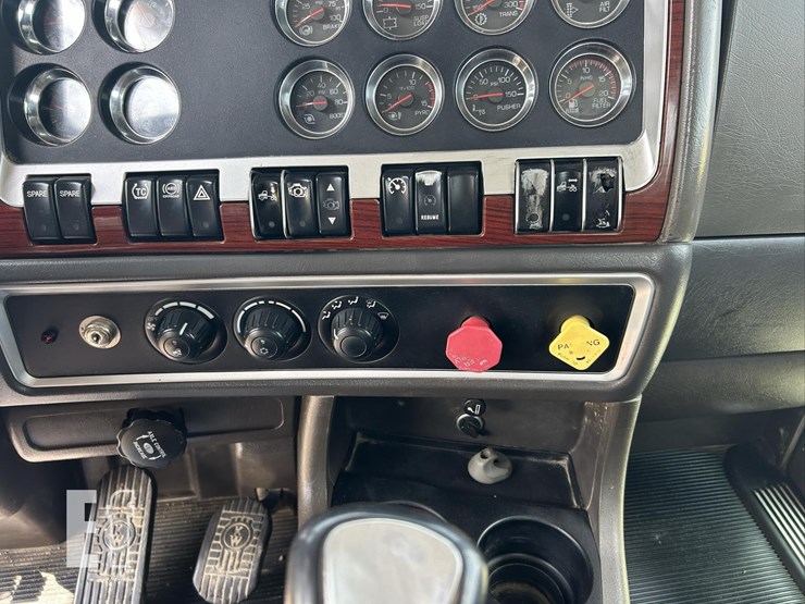 2007-kenworth-w900-image-27