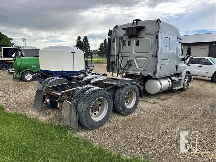 2014-freightliner-cascadia-125-image-4