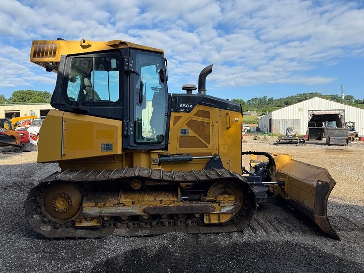 2016-deere-650k-lgp-image-5