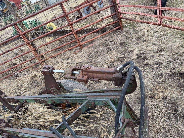 john-deere-pull-type-three-bottom-plow.-image-11