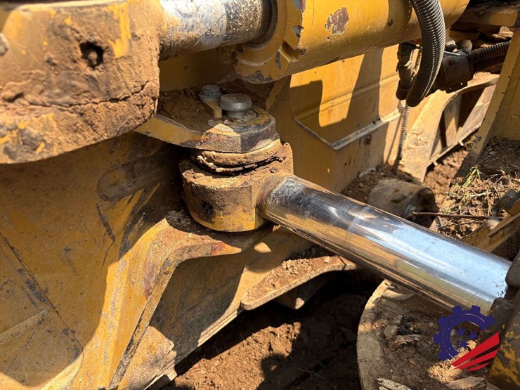 2015-caterpillar-d6t-lgp-image-25