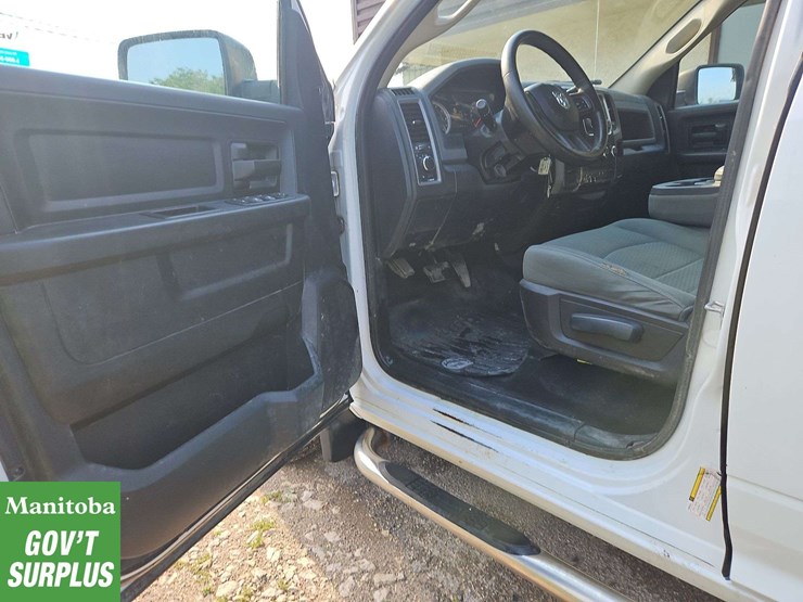 2015-dodge-1500-image-17
