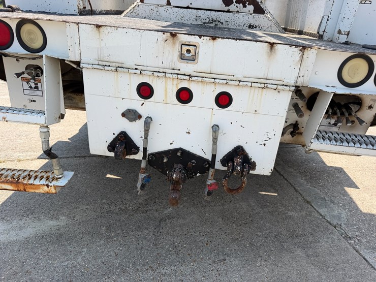 2007-peterbilt-335-image-26