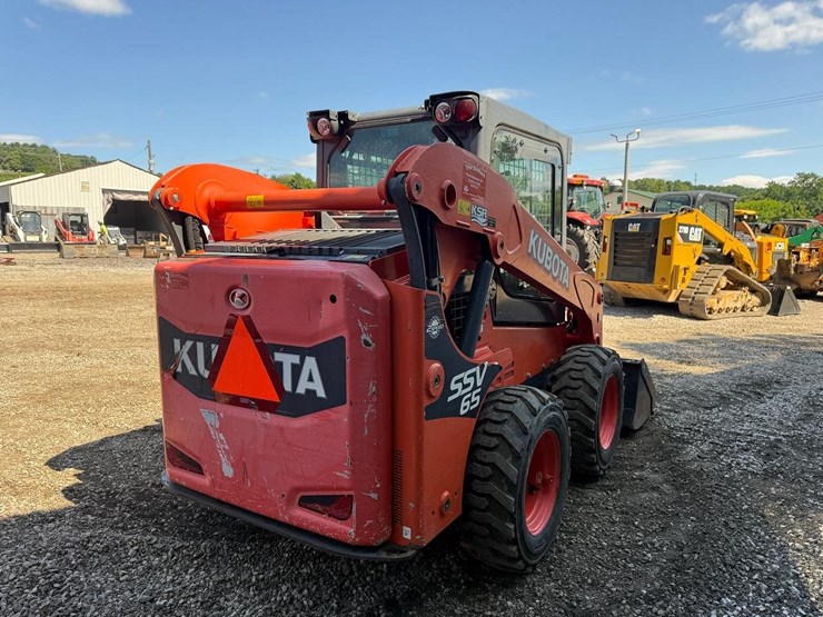 kubota-ssv65-image-4