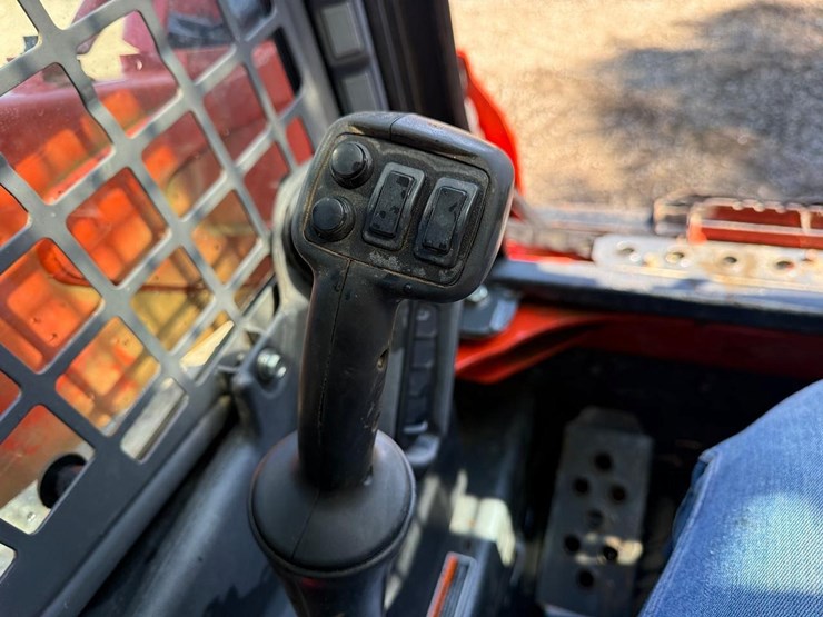 kubota-ssv65-image-24