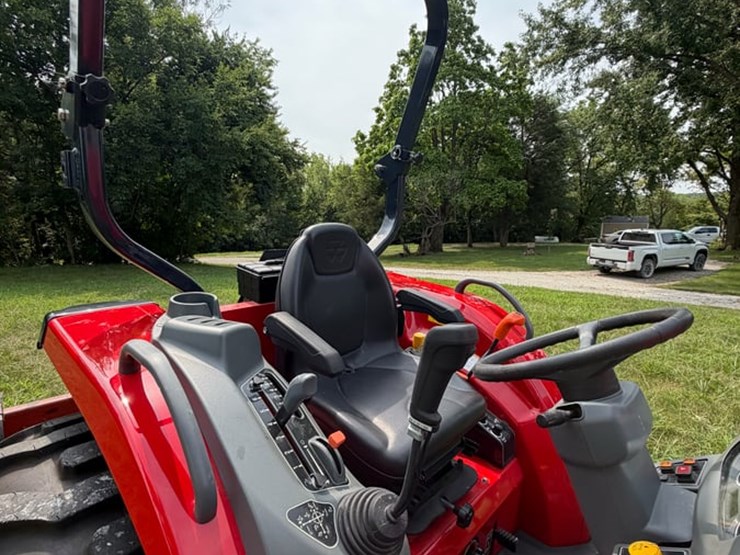 2024-massey-ferguson-1835m-image-15