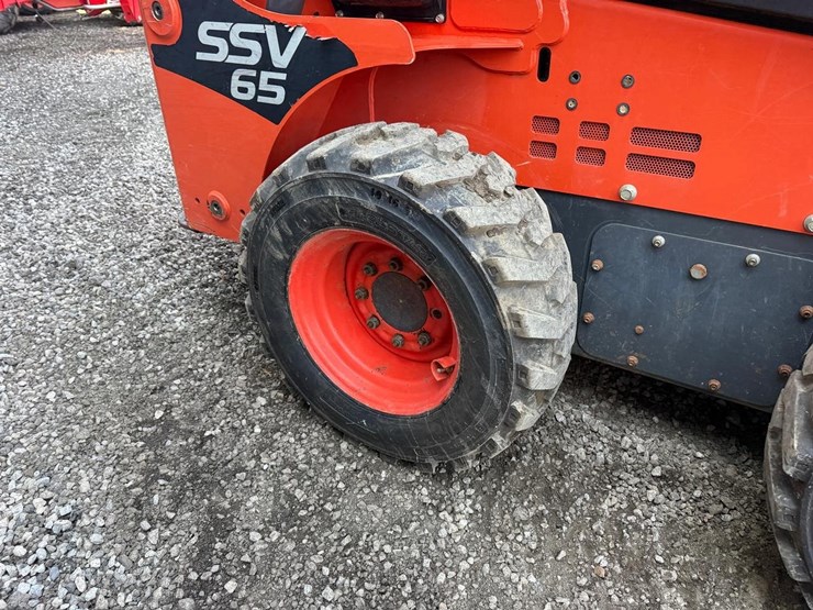 kubota-ssv65-image-13