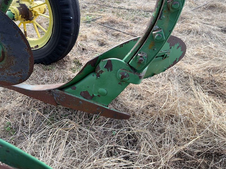 john-deere-pull-type-two-bottom-plow-image-22