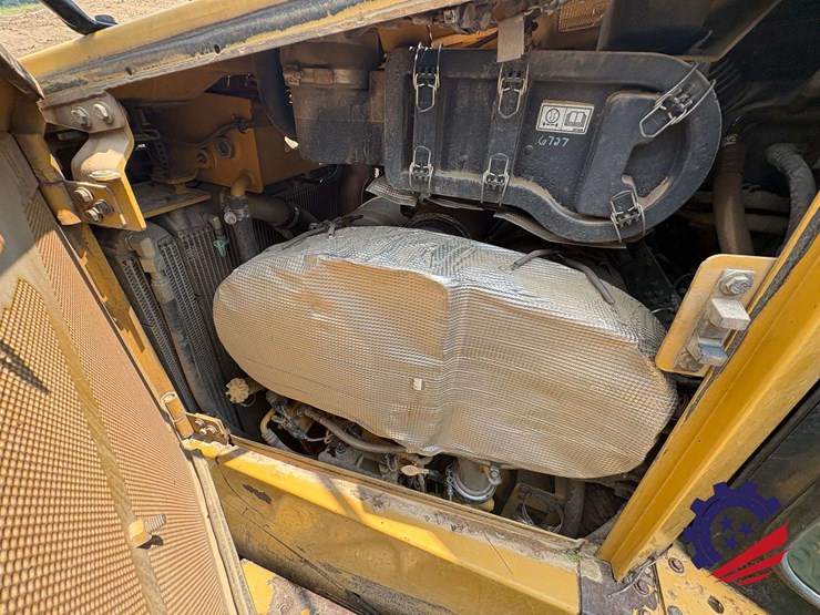 2015-caterpillar-d6t-lgp-image-105