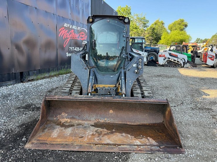 deere-323e-image-7
