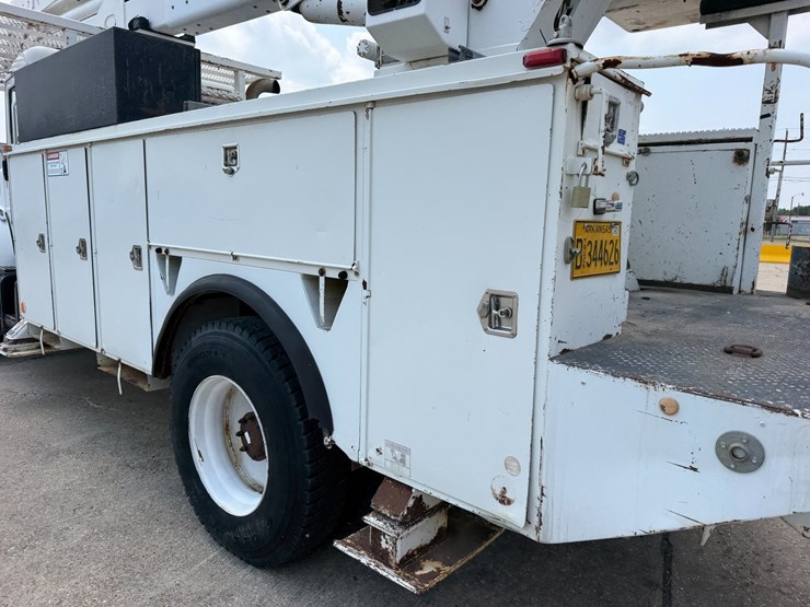 2007-peterbilt-335-image-6