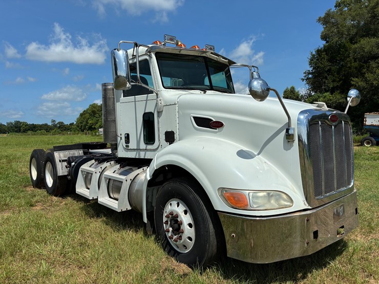 2014-peterbilt-386-image-1