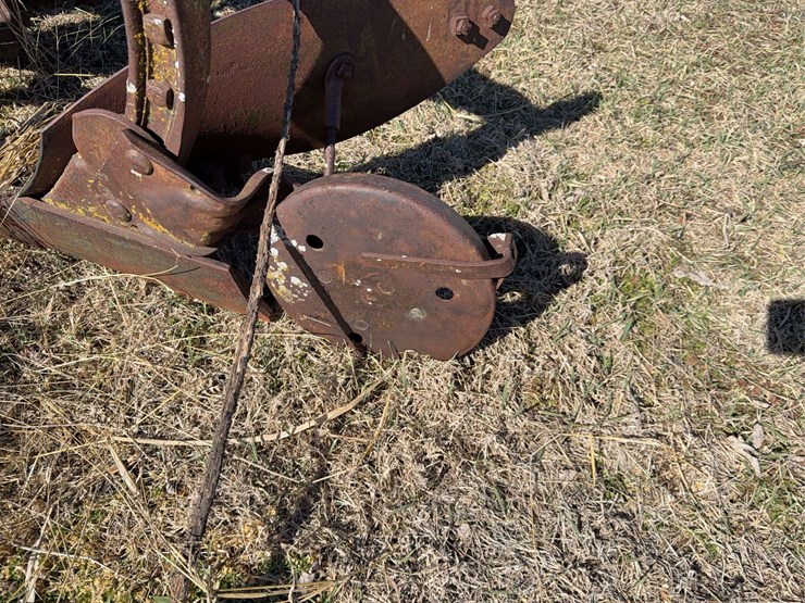 john-deere-pull-type-two-bottom-plow-image-19