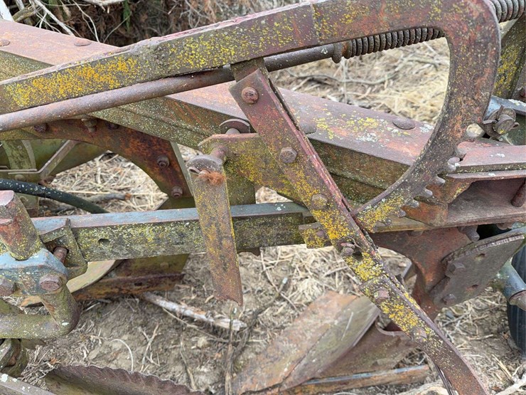 mccormick-pull-type-three-bottom-plow-image-20