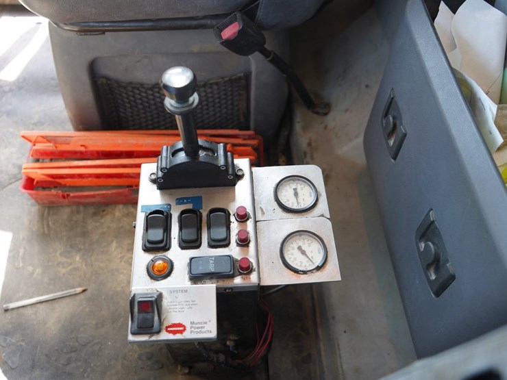 2014-mack-granite-gu713-image-13
