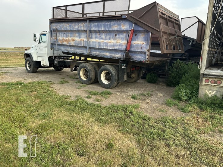 1988-ford-l9000-image-4