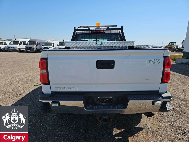 2015-gmc-sierra-2500hd-image-4
