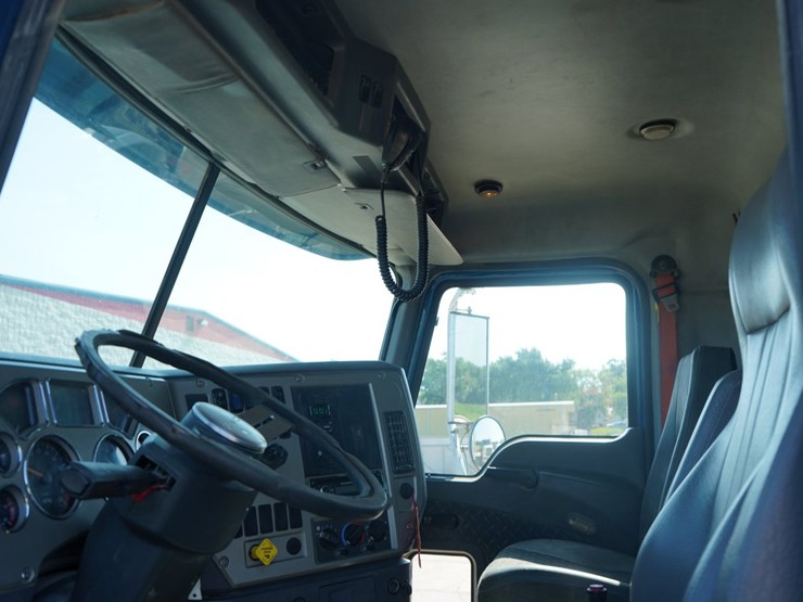 2014-mack-granite-gu713-image-11