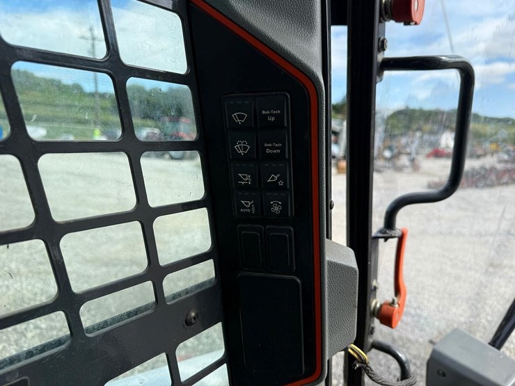 2020-bobcat-t76-image-25