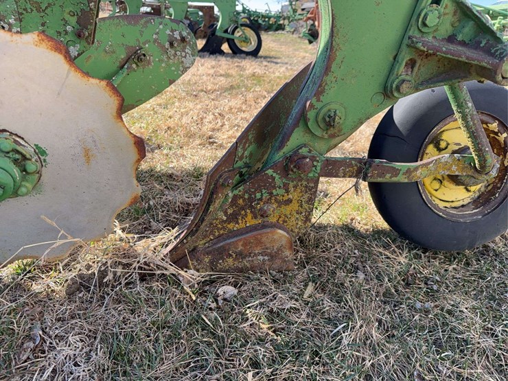 john-deere-three-point-three-bottom-plow-image-19