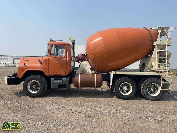 1989-mack-dm690s-image-2