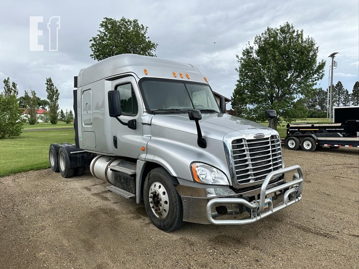 2014-freightliner-cascadia-125-image-2
