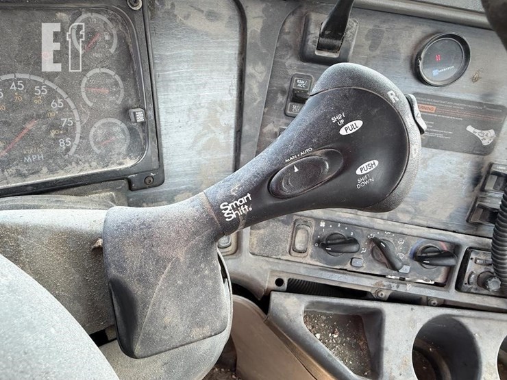 2003-freightliner-columbia-120-image-12