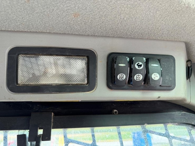 2016-caterpillar-289d-image-26