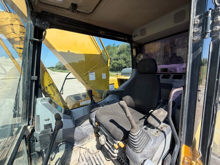 2002-komatsu-pc220-lc-7l-image-26