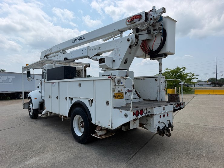 2007-peterbilt-335-image-4