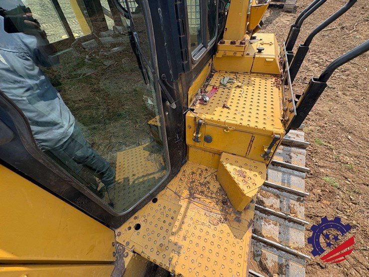 2015-caterpillar-d6t-lgp-image-101
