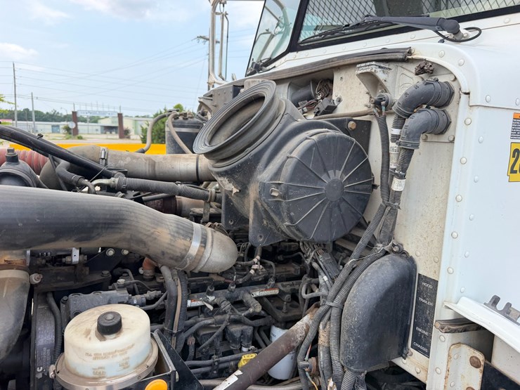 2007-peterbilt-335-image-73