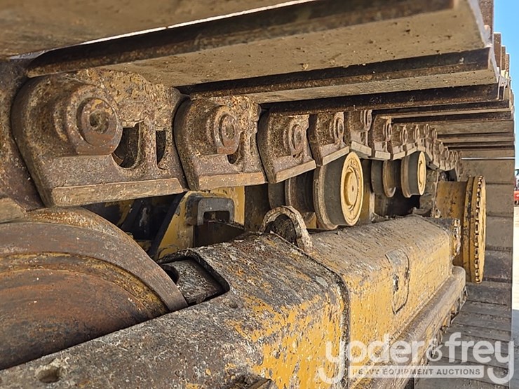 2020-caterpillar-d6k2-lgp-image-12