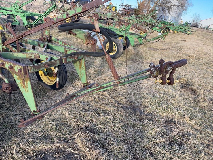 john-deere-pull-type-three-bottom-plow-image-15