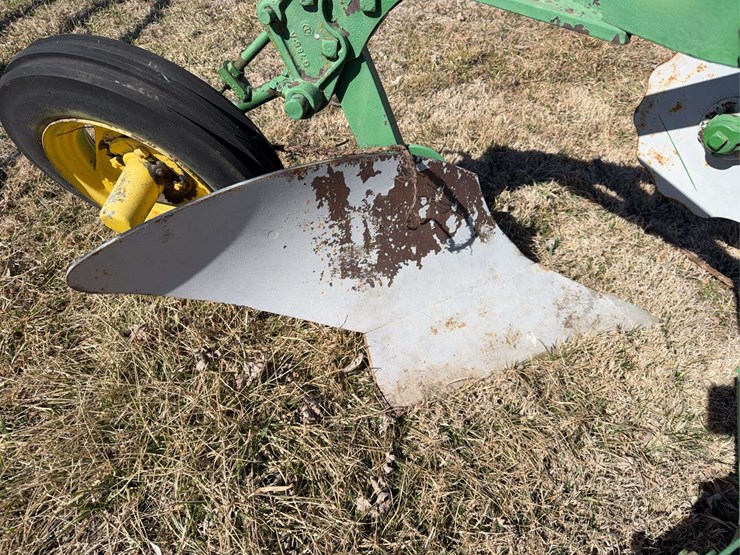 john-deere-pull-type-two-bottom-plow-image-18