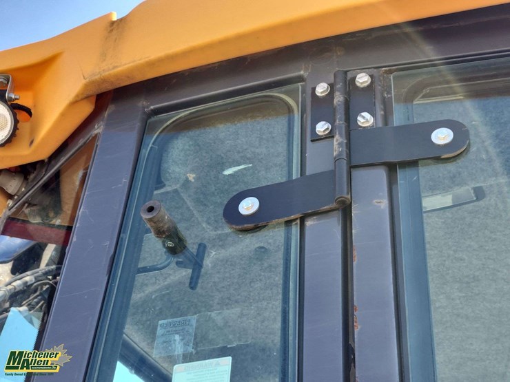 deere-410l-image-59