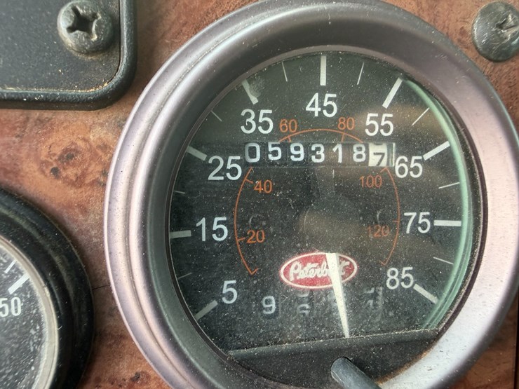 2007-peterbilt-335-image-77