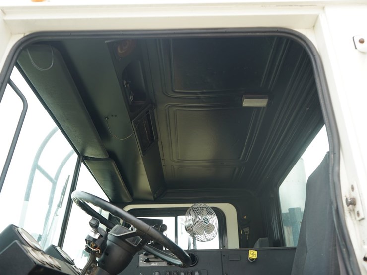 2005-mack-mr688s-image-14