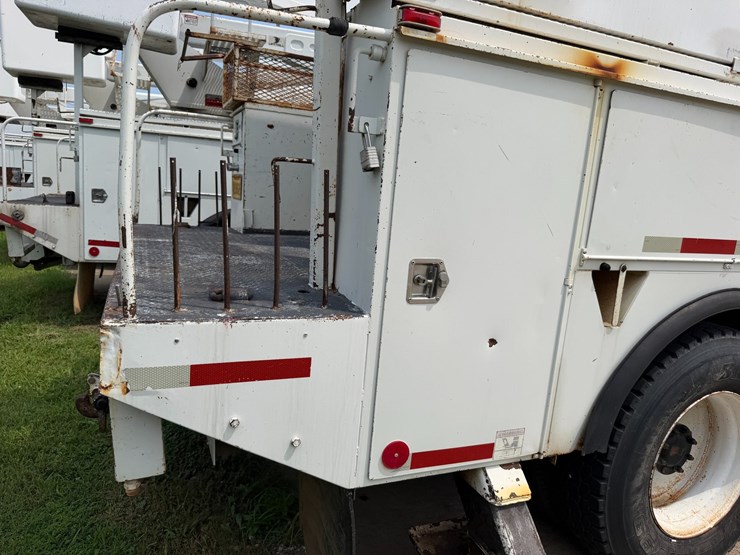 2007-peterbilt-335-image-25