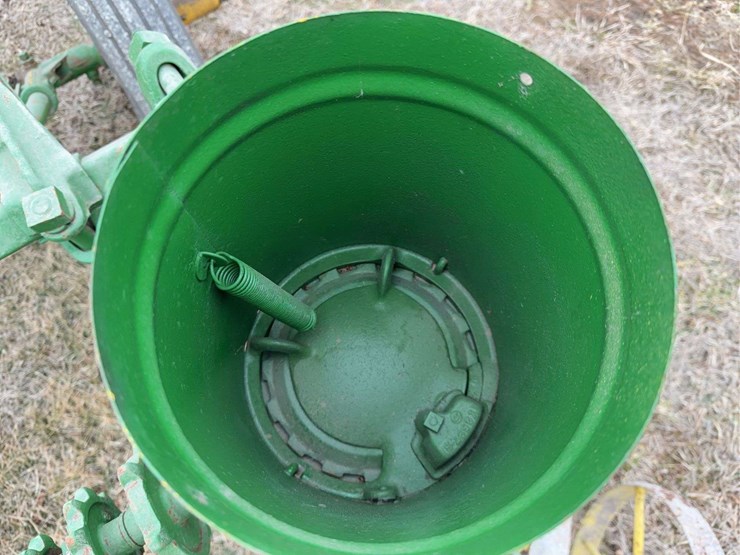 john-deere-two-row-pull-type-planter-image-25