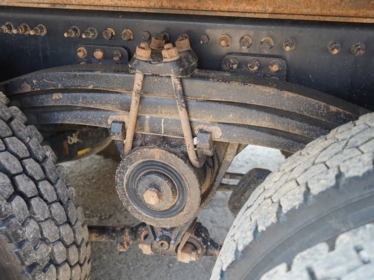 2018-mack-granite-gu713-image-24