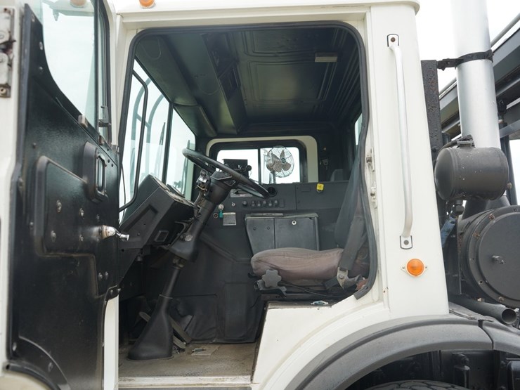 2005-mack-mr688s-image-15