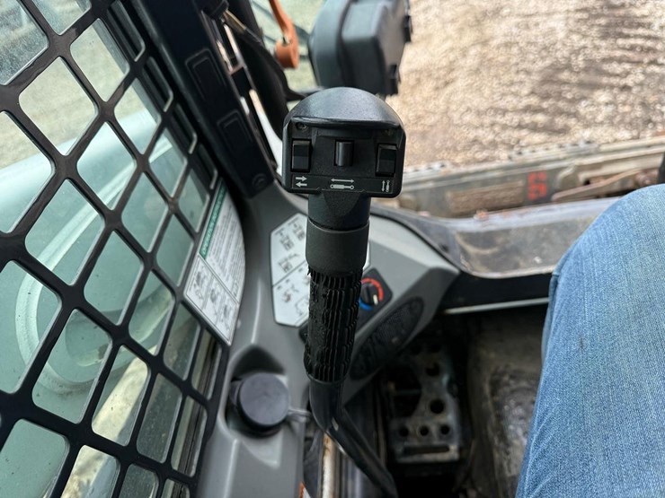 2018-bobcat-s570-image-25