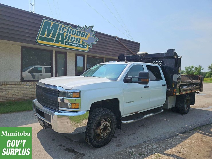 2015-chevrolet-3500-image-1